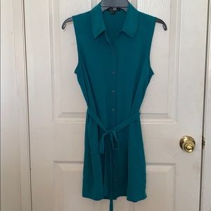 Collared sleeveless button up dress